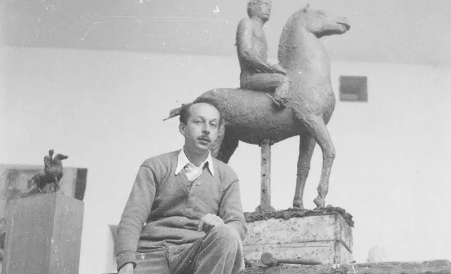 Μια έκθεση μας ταξιδεύει στο Ναύπλιο μέσα από τα χνάρια της γλυπτικής