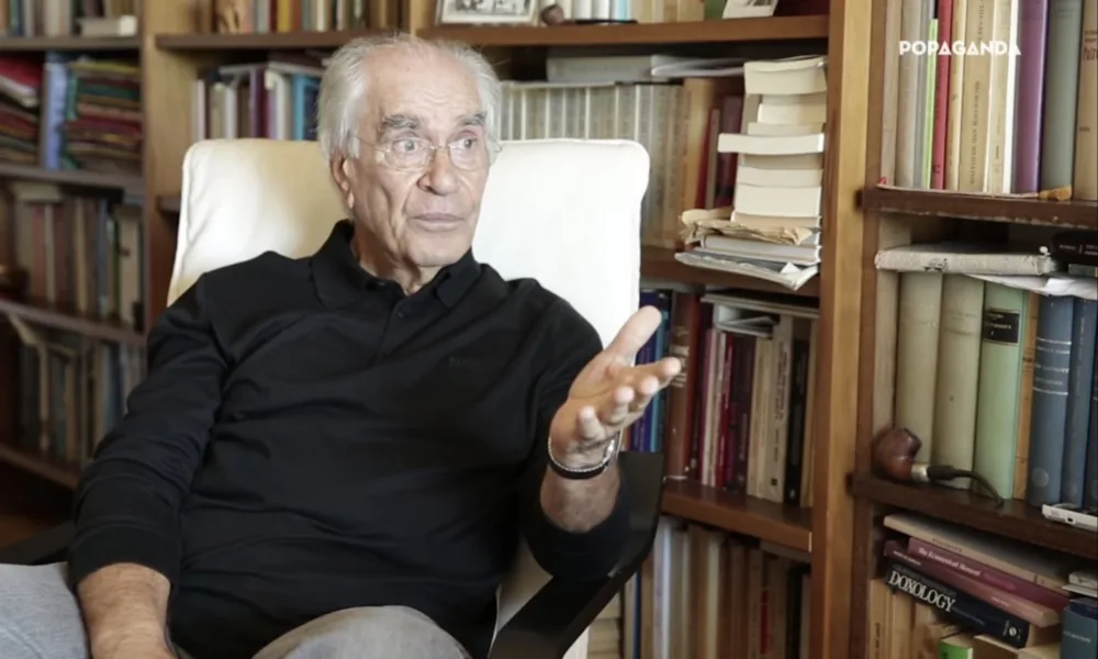 Για τον Χρήστο Γιανναρά: τα ανοιχτά κεφάλαια ή πώς η απώλεια αντιστρέφεται σε κτήμα