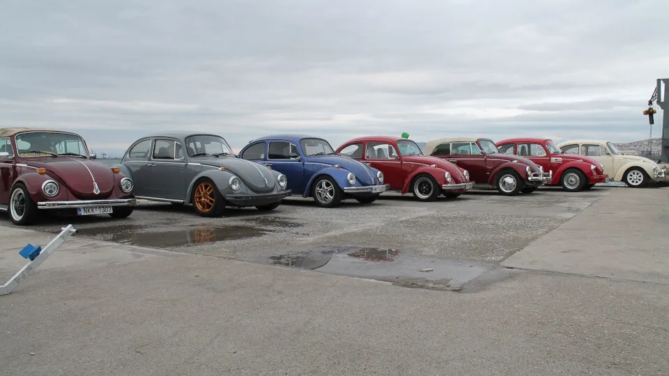 Οι εμβληματικοί σκαραβαίοι της VW κάνουν απόβαση στην Αριστοτέλους, στη Θεσσαλονίκη