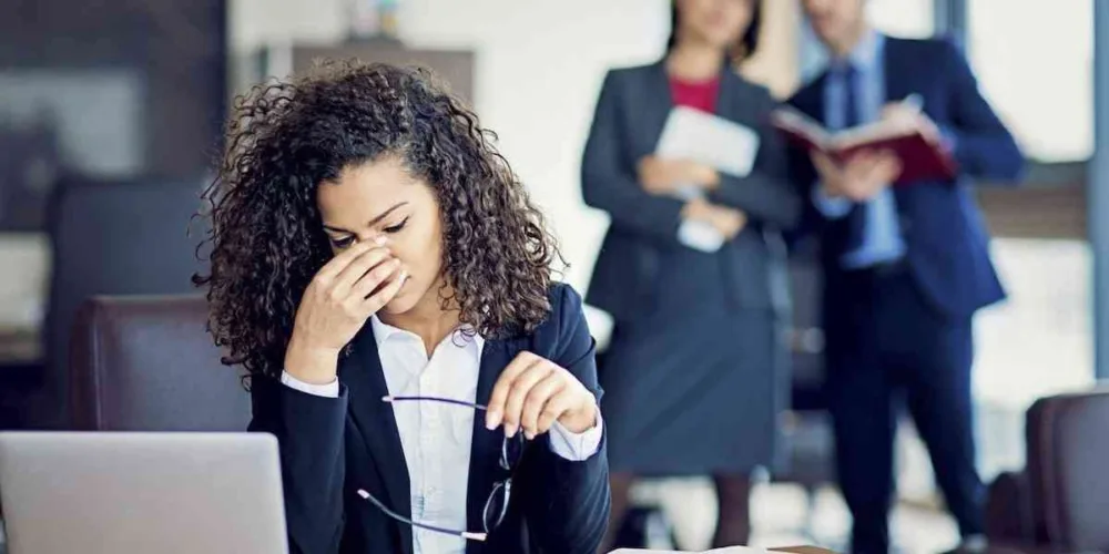 Εργασιακό άγχος: Η εικόνα στην Ελλάδα, οι συνέπειες και οι υπο πίεση κλάδοι