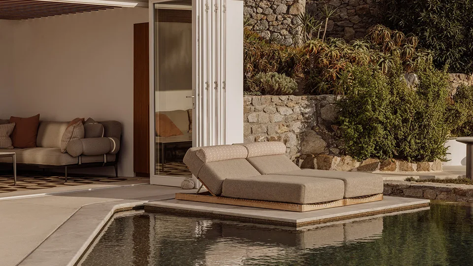 Ο βράχος, ο κάναβος και η καμπύλη. Μία κατοικία στη Μύκονο από τους Micromega Architects