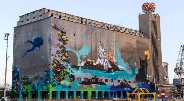 Ολοκληρώθηκαν οι εργασίες με graffiti της εικαστικής αισθητικής παρέμβασης στο κτίριο του ΣΙΛΟ στο λιμάνι του Πειραιά