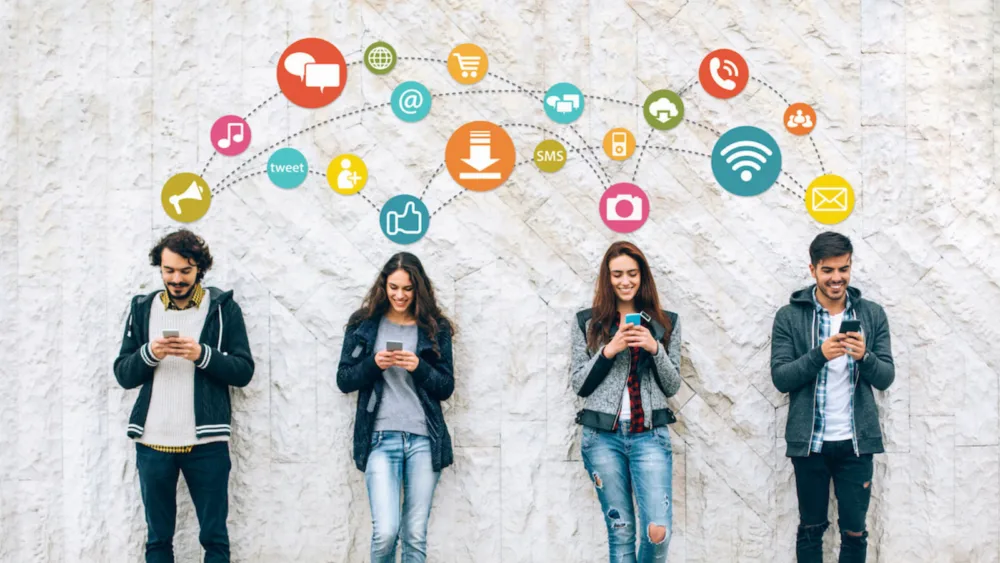 "Social Media" από ΚΕΑΚ & Χαροκόπειο Πανεπιστήμιο