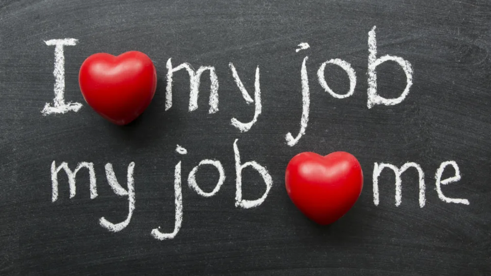 Έρευνα αποκαλύπτει τι μας κάνει πραγματικά χαρούμενους σε μια δουλειά