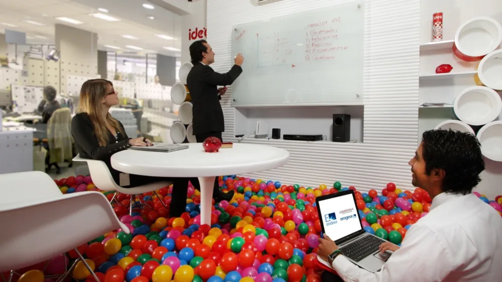 Πώς θα την περνάς φίνα στη δουλειά