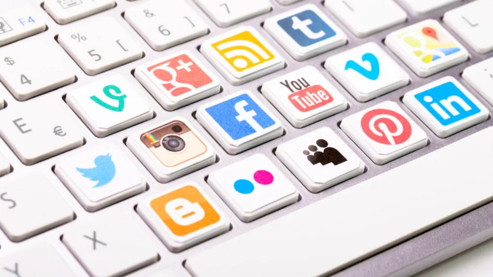 Οι Έλληνες χρήστες του Διαδικτύου ενημερώνονται από τα social media