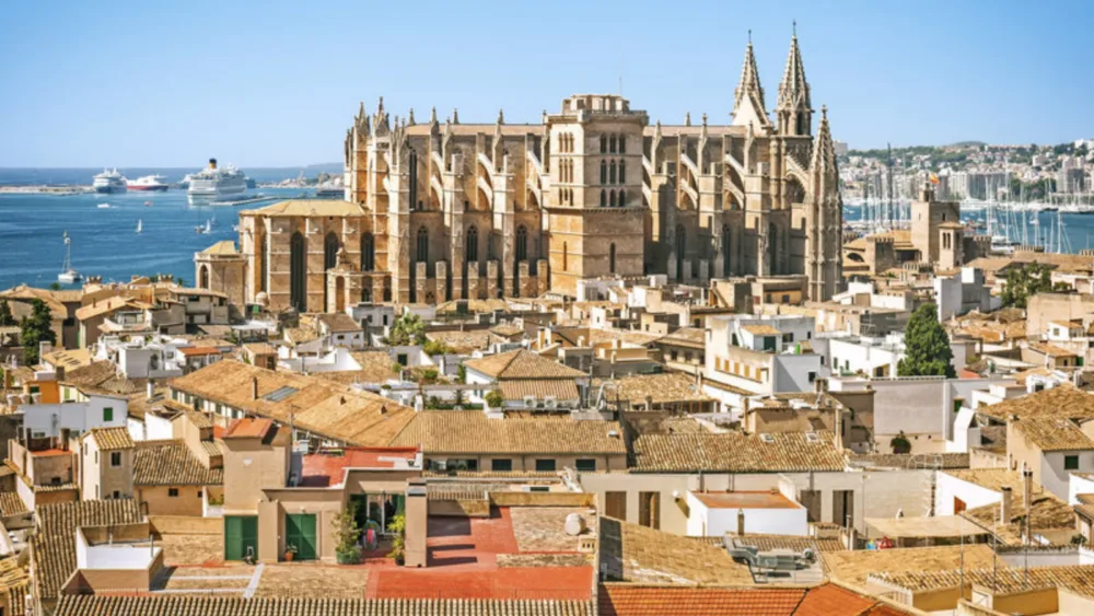 Το πρώτο νησί στην ΕΕ που απαγόρευσε το Airbnb -«Δεν θέλουμε άλλους τουρίστες!»