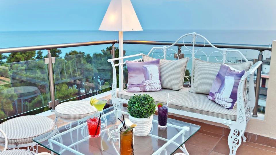 H Eyewide σχεδίασε τα νέα websites της Mykoniati Group of Hotels