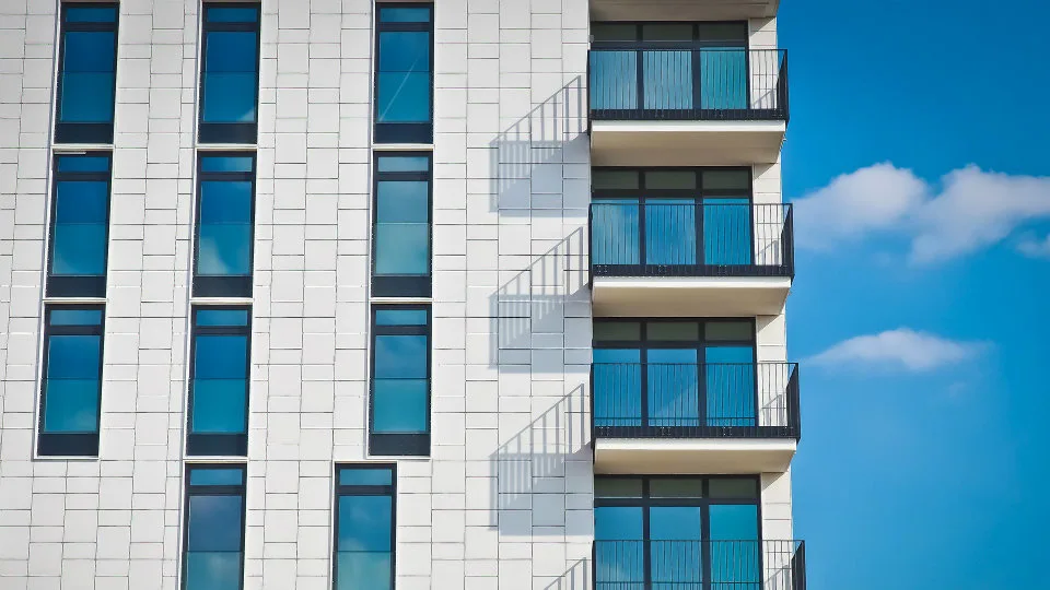 Ένα δισεκατομμύριο ευρώ σε επενδύσεις από το πρόγραμμα «Χρυσή Βίζα»