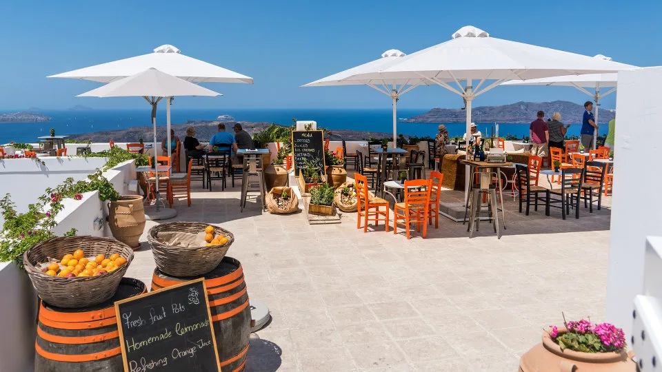 Ενίσχυση 411,5 εκατομμυρίων ευρώ σε 2.527 μικρομεσαίες τουριστικές επιχειρήσεις