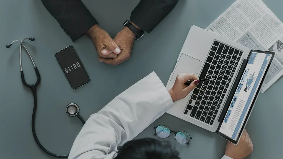 Τα έσοδα του κλάδου της ιατρικής τεχνολογίας έφτασαν σε ιστορικά υψηλό επίπεδο