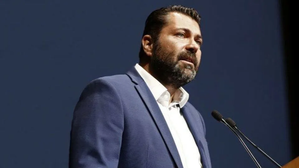 Υφυπουργός ΨΗΠΤΕ: «Μας προξενεί εντύπωση» η επιλογή των Ellinika Hoaxes από το Facebook