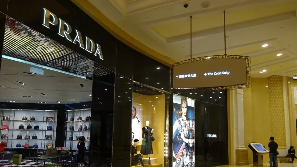 Prada: Συνεργάζεται με την Citi για να τη βοηθήσει να προβεί σε σωστές επιχειρηματικές αποφάσεις