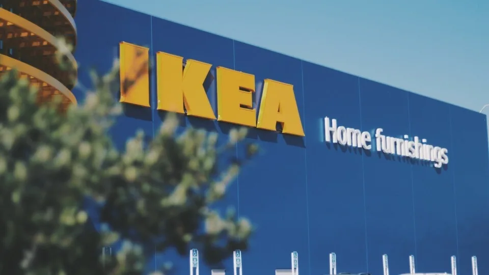 Γιατί η IKEA βάζει τέλος στις μη επαναφορτιζόμενες μπαταρίες