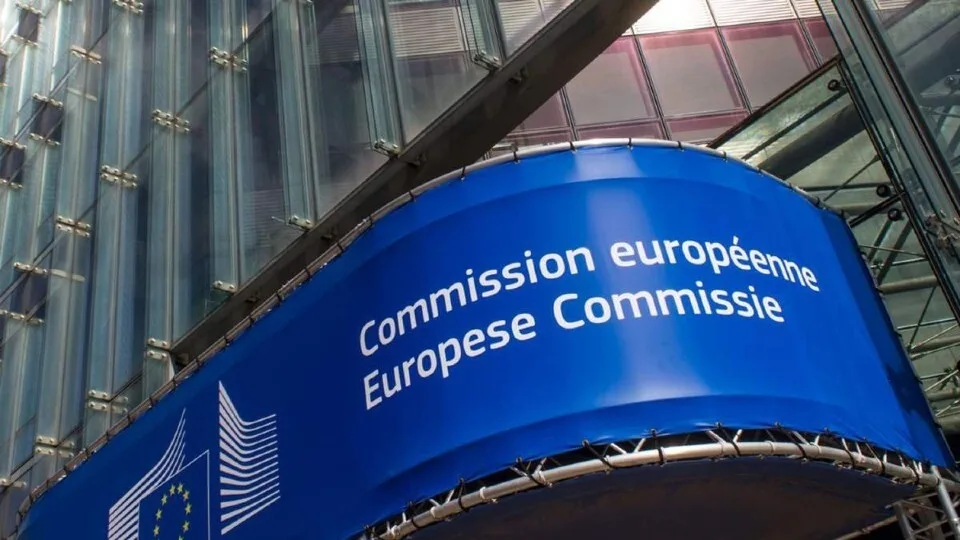 ​ΕΕ: Κατάρτιση 100.000 εργαζόμενων στα φωτοβολταϊκά​