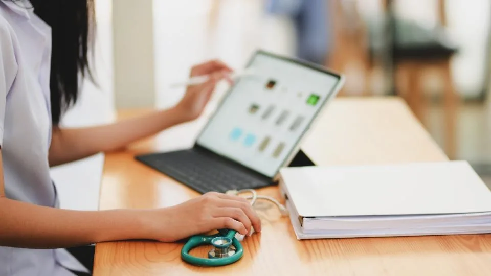 Πώς θα λάβετε εκπαιδευτικό επίδομα 600 ευρώ για εξ αποστάσεως κατάρτιση