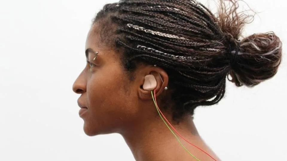 Επιστήμονες ενισχύουν την κατανόηση ξένων γλωσσών «χακάροντας» τον εγκέφαλο