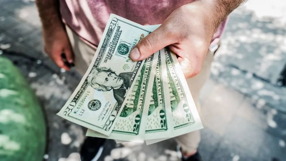 ΗΠΑ: Ακόμη μια πόλη στο πρόγραμμα «εγγυημένου εισοδήματος» των 500 δολαρίων