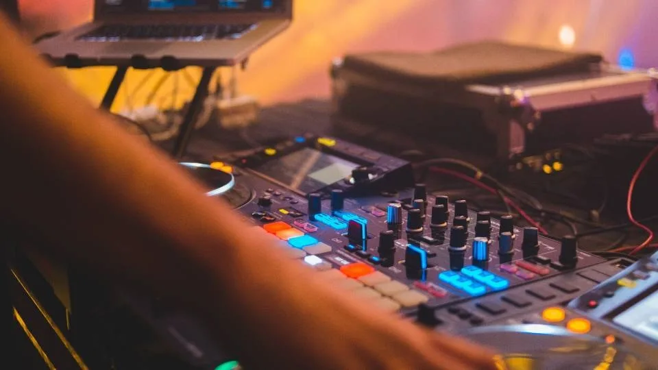 Η COSMOTE TV γιορτάζει την Παγκόσμια Ημέρα Μουσικής με ένα ξεχωριστό αφιέρωμα