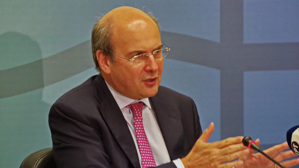 Εντολή Χατζηδάκη για αύξηση των ελέγχων στις παραλίες