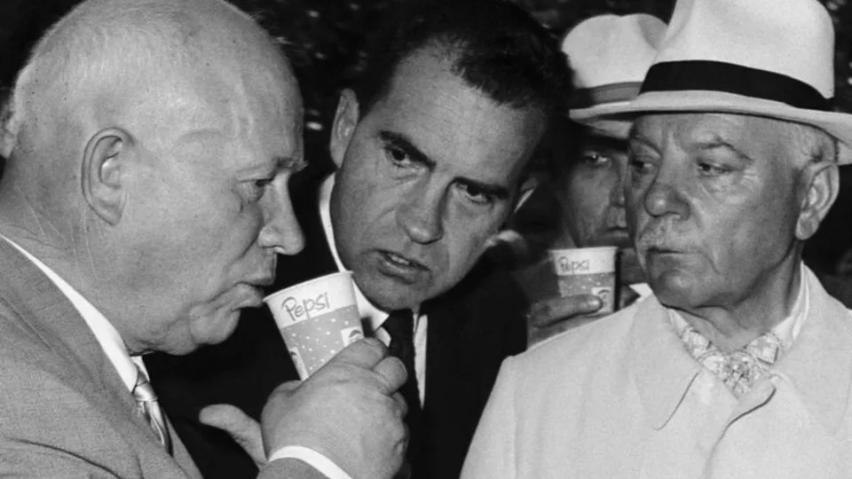 «Έφυγε» ο Donald Kendall, ο θρυλικός CEO της Pepsi που την έβαλε στην σοβιετική αγορά