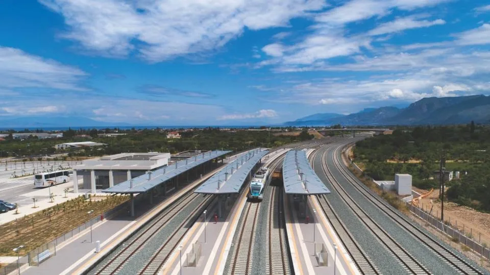 Η ναυτιλία στηρίζει τον σιδηρόδρομο: δωρεά της Ένωσης Ελλήνων Εφοπλιστών για το σύστημα γεωεντοπισμού των τρένων