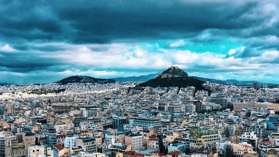 Στο 16,8% υποχώρησε η ανεργία τον Ιούλιο, έναντι 18,0% τον Ιούνιο