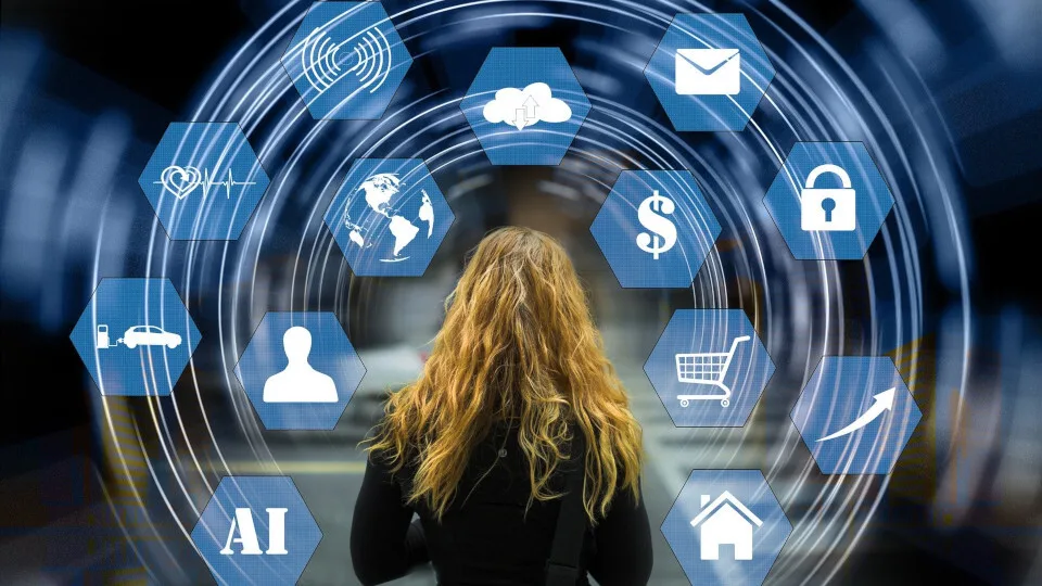 EY: 47% των νοικοκυριών εκφράζουν έντονες ανησυχίες για το επιβλαβές περιεχόμενο στο διαδίκτυο