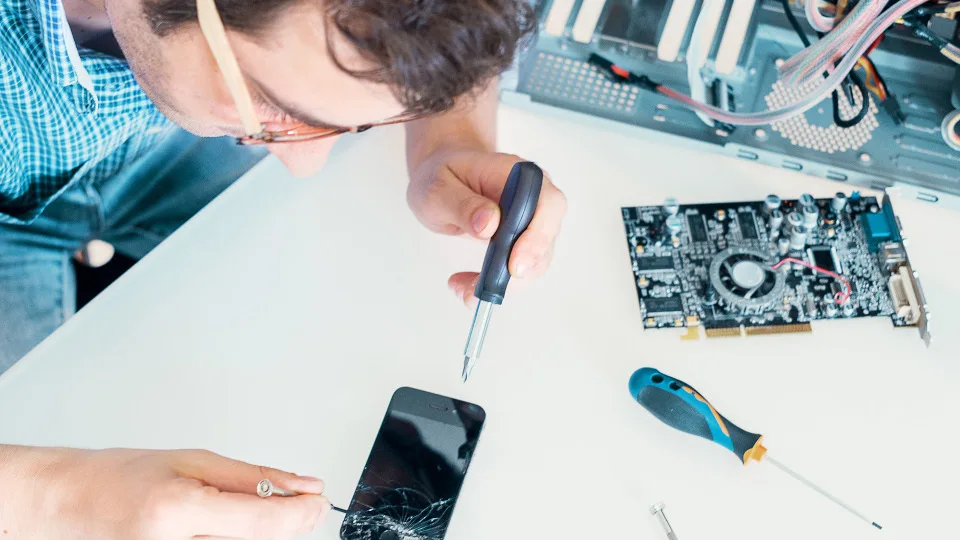 Να δοθεί στους καταναλωτές της ΕΕ το «δικαίωμα επισκευής» ζητά το Ευρωκοινοβούλιο