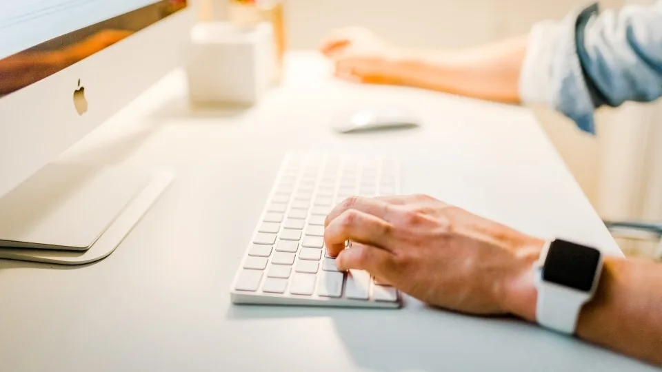 Το ΕΒΕΑ «στηρίζει τις επιχειρήσεις» και προσφέρει ηλεκτρονικό κατάστημα και click-away