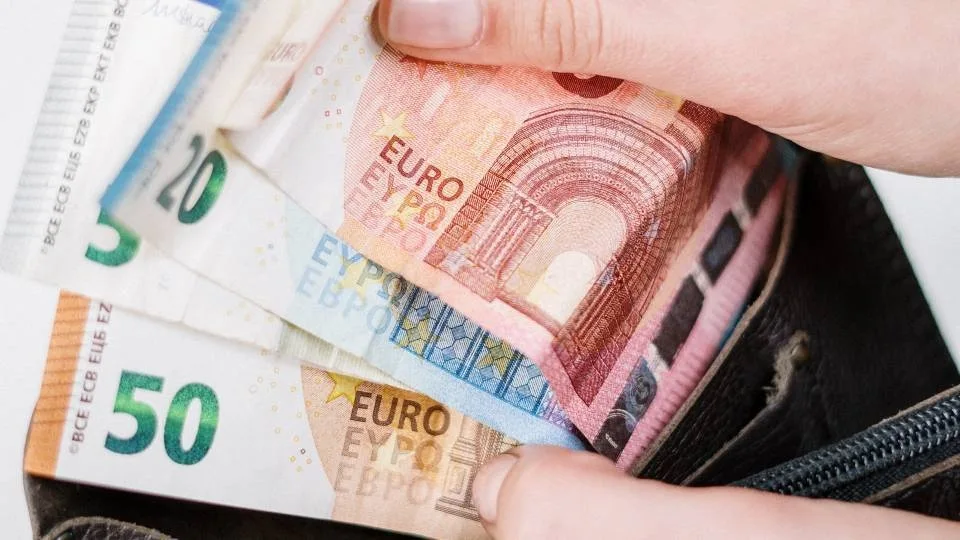 «Μόλις τα βγάζουν πέρα» οι 6 στους 10 Έλληνες σύμφωνα με έρευνα του ΙΟΒΕ