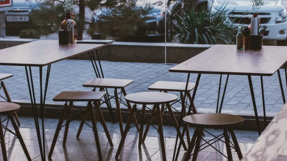 Η εστίαση παραδίδει τα κλειδιά στο Μέγαρο Μαξίμου και προσφεύγει στη δικαιοσύνη