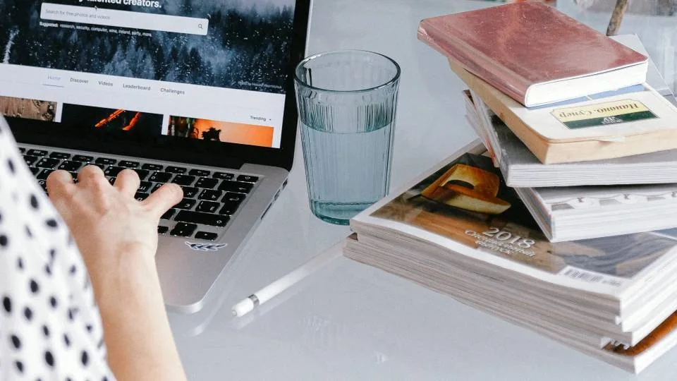 Εμπόδια στην εξέλιξη της καριέρας τους αντιμετωπίζουν οι γυναίκες στην τεχνολογία