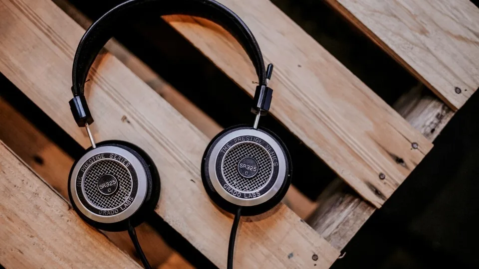 Μια νέα πατέντα θα παρακολουθεί την ομιλία των χρηστών για να προτείνει μουσική