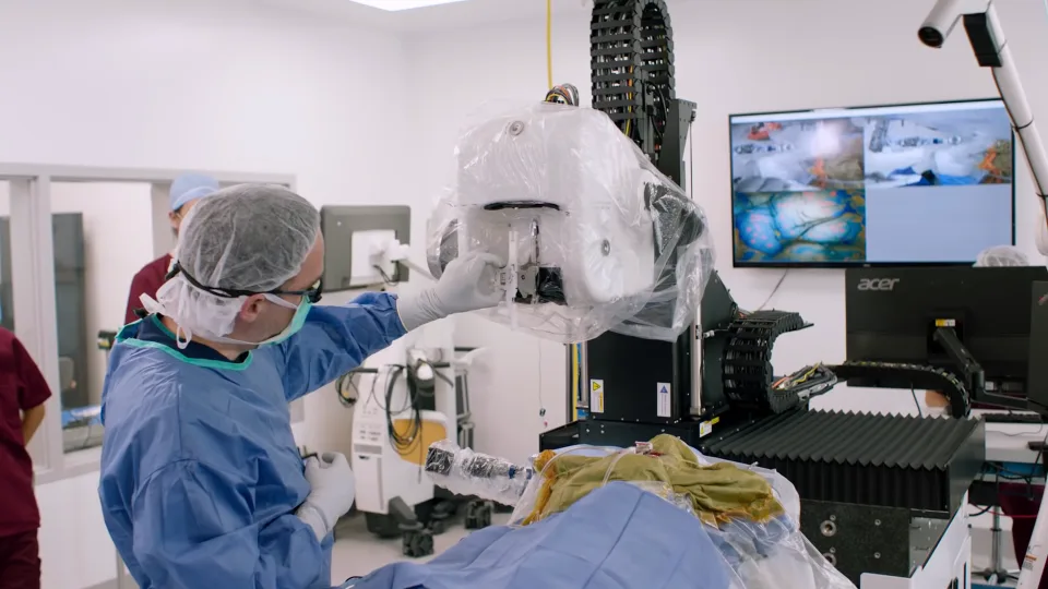 Μέσα στην χρονιά οι δοκιμές σε άνθρωπο για το εμφύτευμα εγκεφάλου της Neuralink