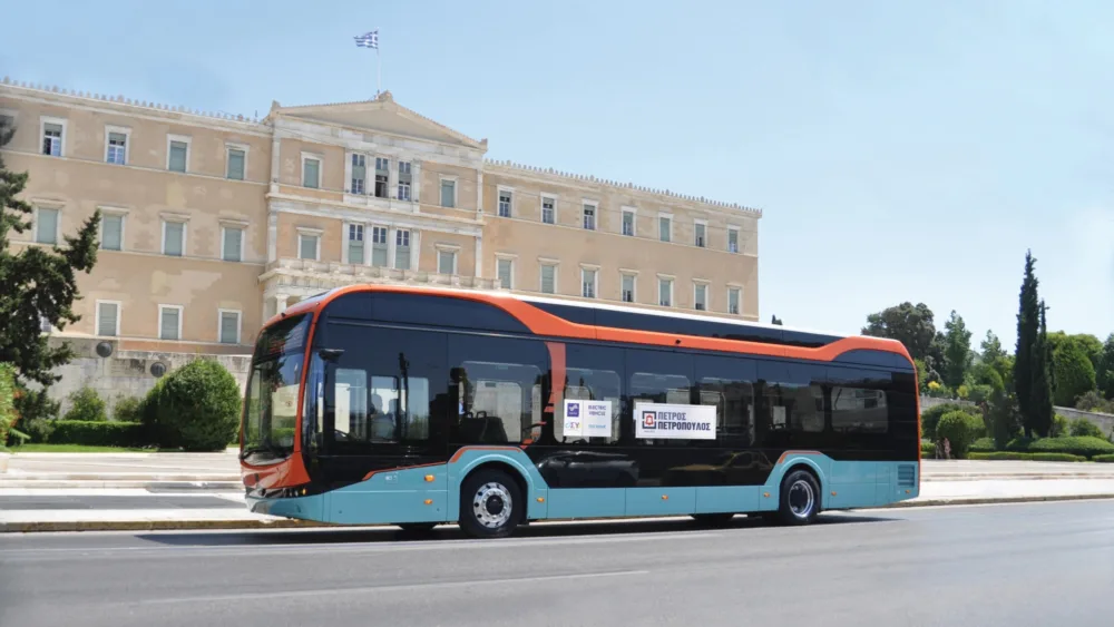 Τι απαντά η Πετρόπουλος για τον διαγωνισμό για τα ηλεκτρικά λεωφορεία