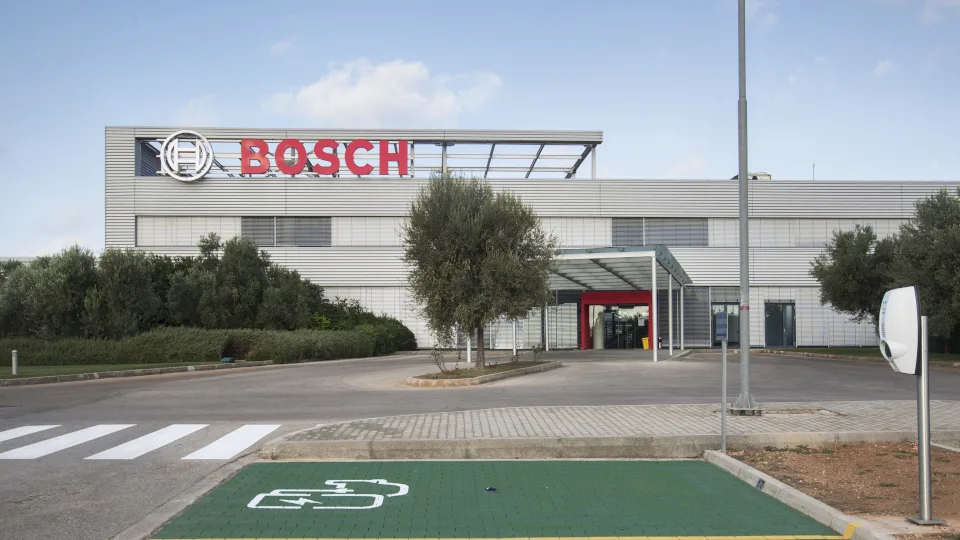 Η Bosch θα επενδύσει άλλα 400 εκατ. για να ενισχύσει την ικανότητα κατασκευής chipset