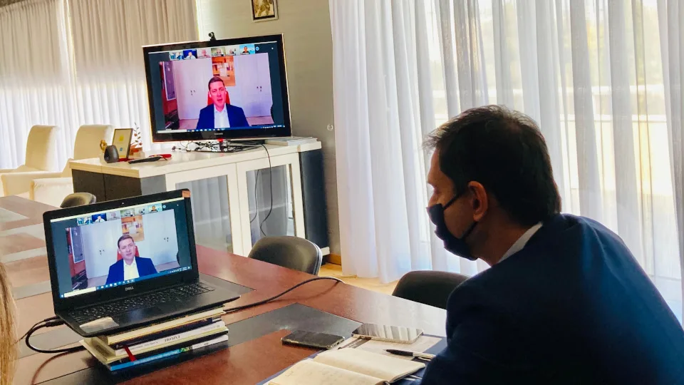 Το άνοιγμα της κρουαζιέρας σε τηλεδιάσκεψη Θεοχάρη με εκπροσώπους του κλάδου