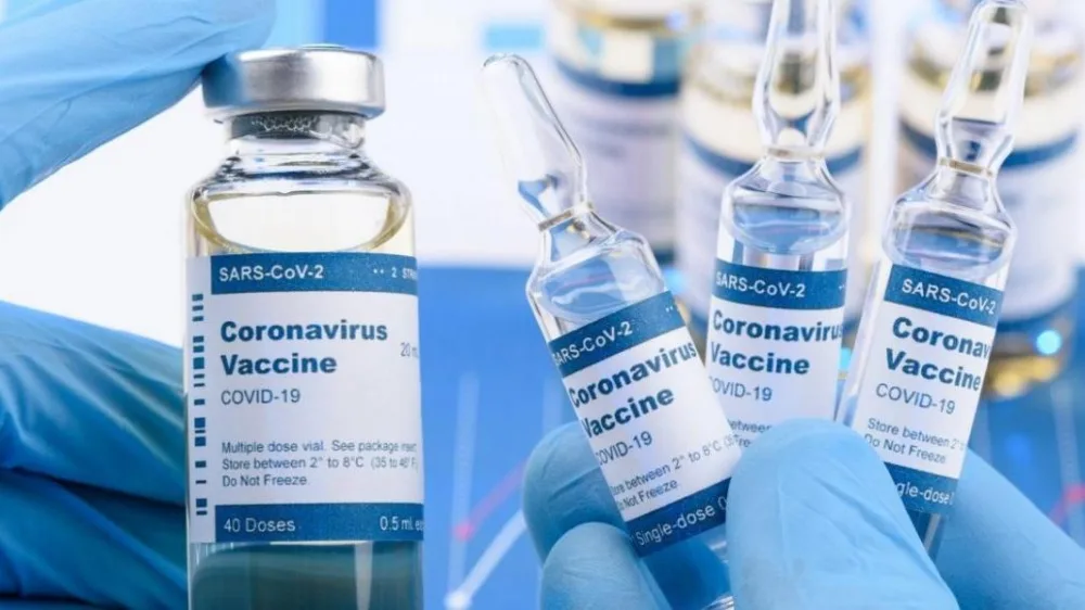 Κομισιόν: Προσφέρει στα κράτη μέλη 4 εκ. επιπλέον δόσεις του εμβολίου των BioNTech-Pfizer