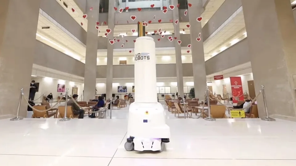 Κορονοϊός: Το πρώτο ρομπότ απολύμανσης έφτασε στην Ελλάδα και παραδόθηκε στο Ωνάσειο