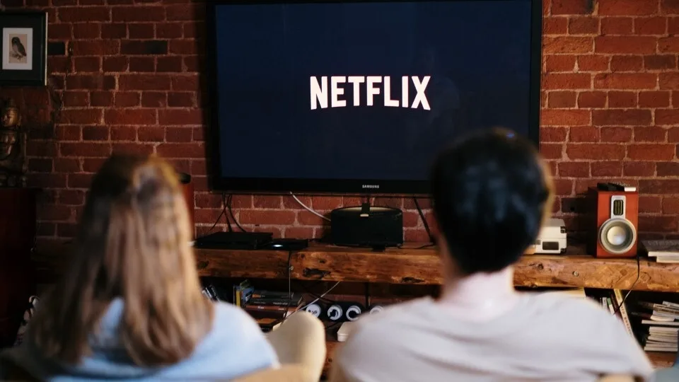 Η επίπτωση του Netflix στο περιβάλλον είναι ίση με 240.000 επιβατικά αυτοκίνητα