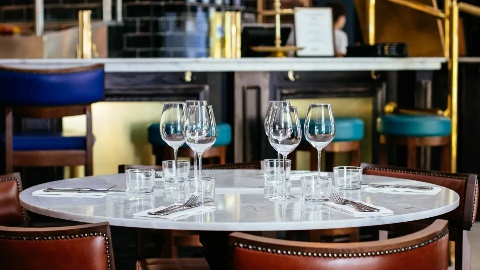 «Κλείδωσε» το άνοιγμα της εστίασης 3 ή 4 Μαΐου - Τι εισηγήθηκαν οι λοιμωξιολόγοι