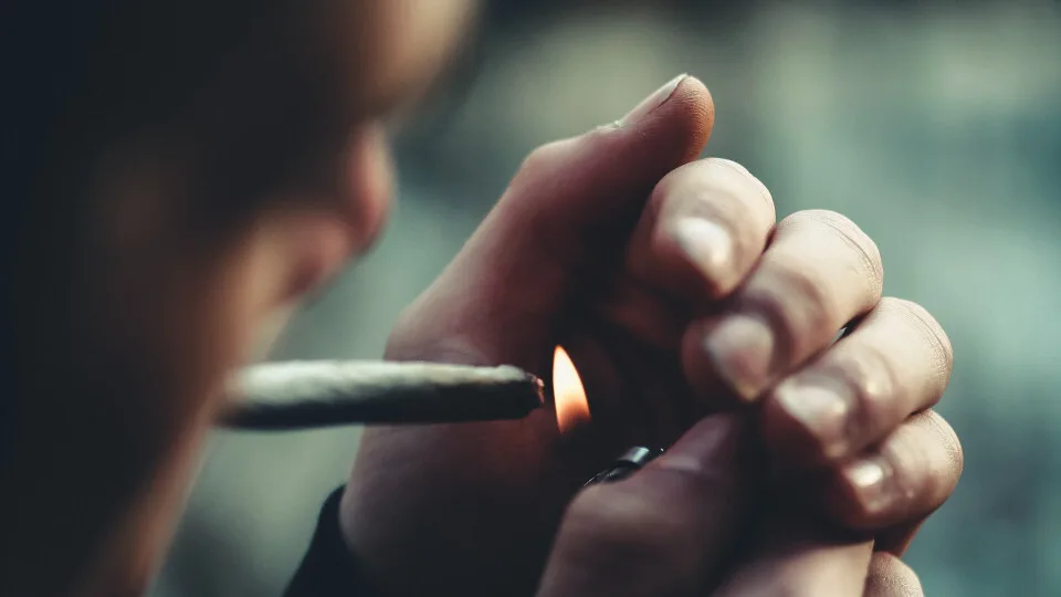 BAT: Δέσμευση για πρόληψη πρόσβασης ανηλίκων σε προϊόντα καπνού