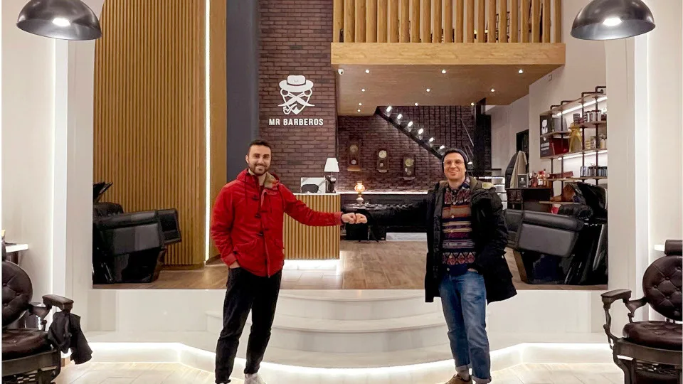 ​Διεθνής διάκριση για το «mr. Barberos», που άνοιξε μέσα στην κρίση στη Ρόδο​