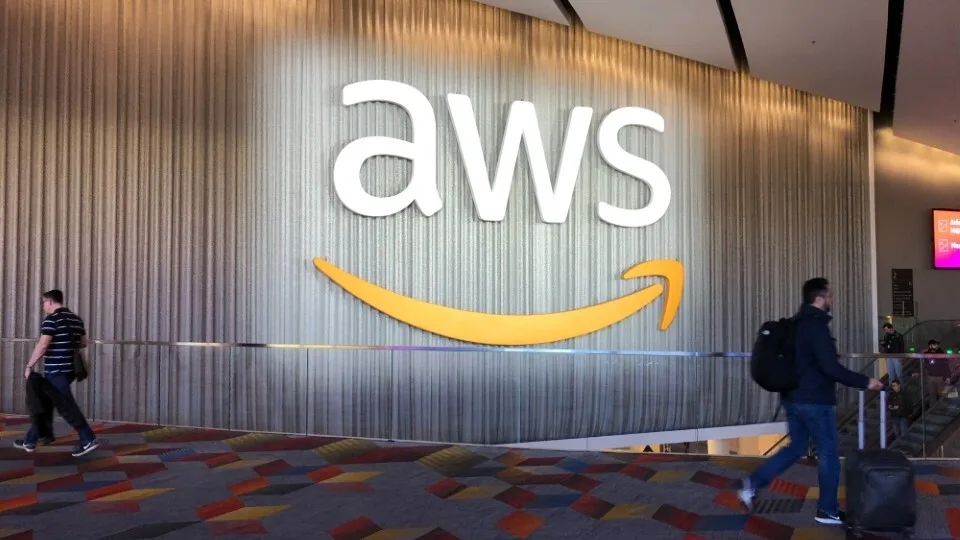 Συνεργασία του ΟΑΕΔ με την Amazon Web Services για ανάπτυξη ψηφιακών δεξιοτήτων