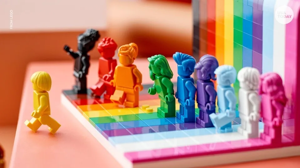 «Ο καθένας είναι φοβερός!»: Η Lego παρουσίασε το πρώτο LGBTQ σετ