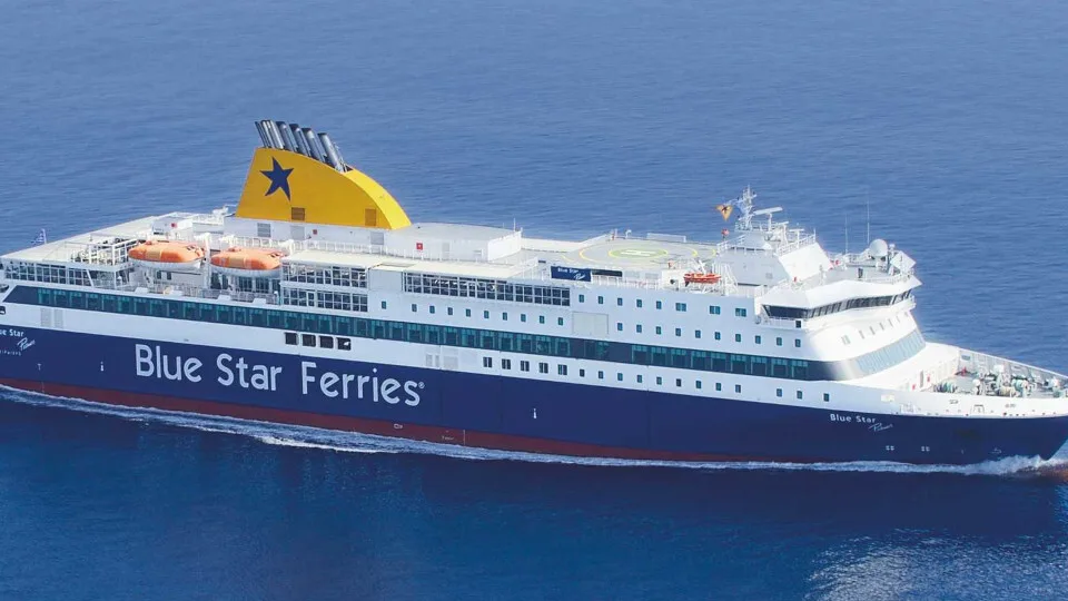 Διπλά ακτοπλοϊκά εισιτήρια από τη Blue Star Ferries με αγορές στο Athens Metro Mall