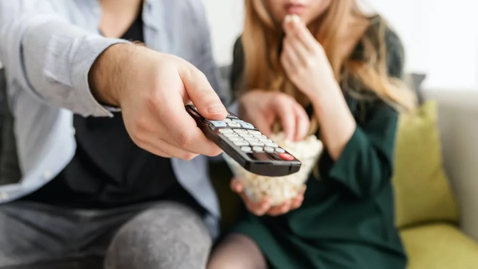 PwC: Ισχυρή ανάκαμψη των εσόδων του κλάδου ψυχαγωγίας και ΜΜΕ