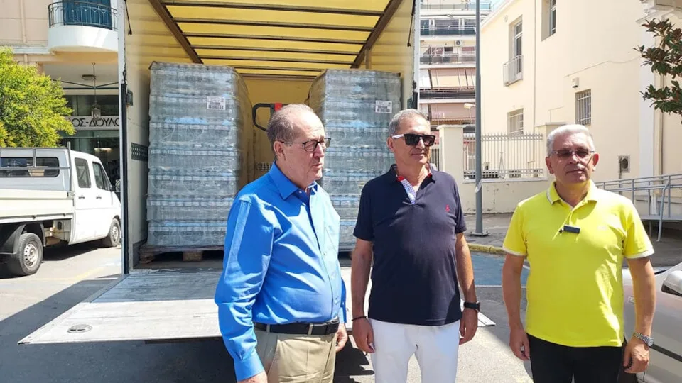 Εμφιαλωμένα νερά προσέφερε ο Αστέρας Τρίπολης για τους πυρόπληκτους Μεγαλόπολης και Γορτυνίας