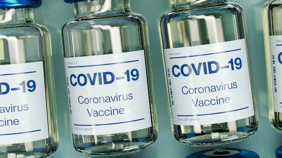 Κορονοϊός - Ελλάδα: «Κλείδωσε» η τρίτη δόση εμβολιασμού - Ποιους αφορά